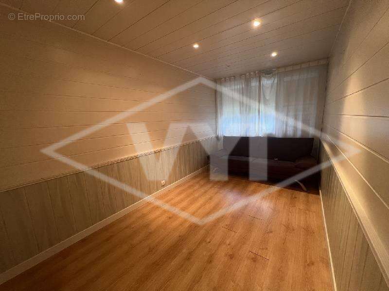 Appartement à COMBS-LA-VILLE