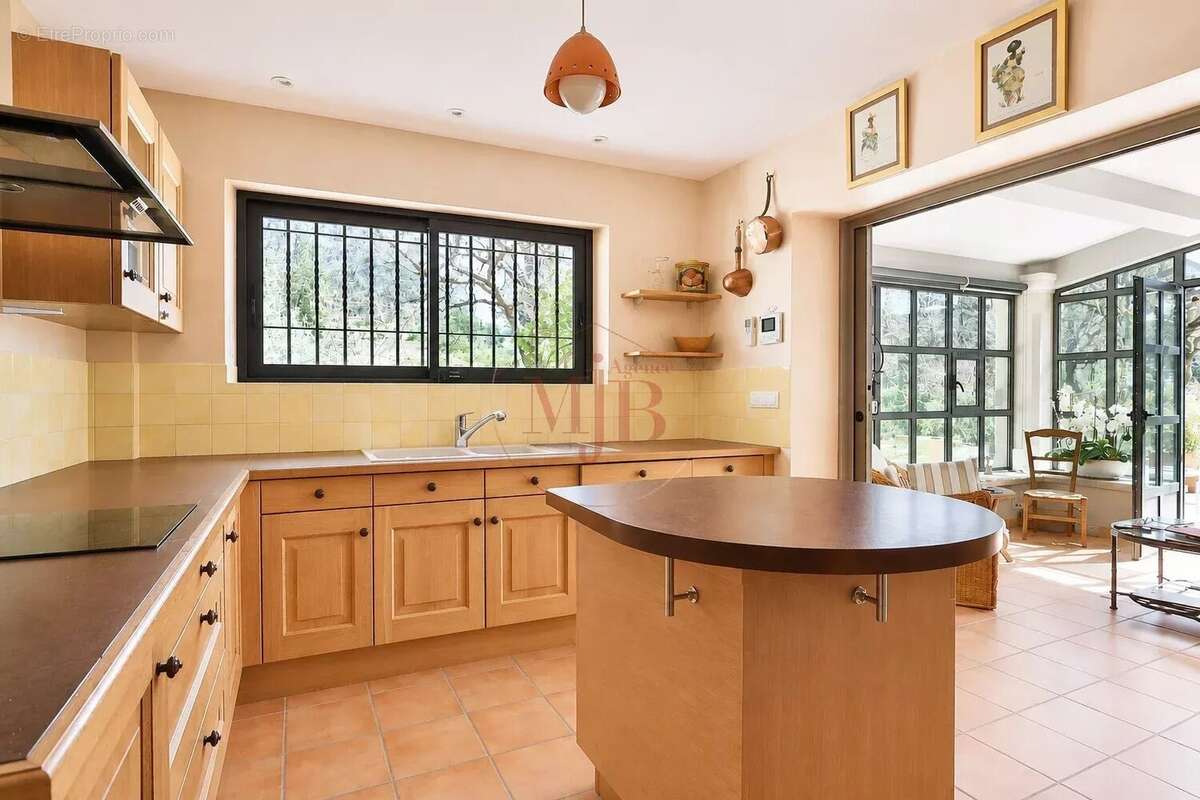 Maison 193 m² à Le Tholonet  - photo 9