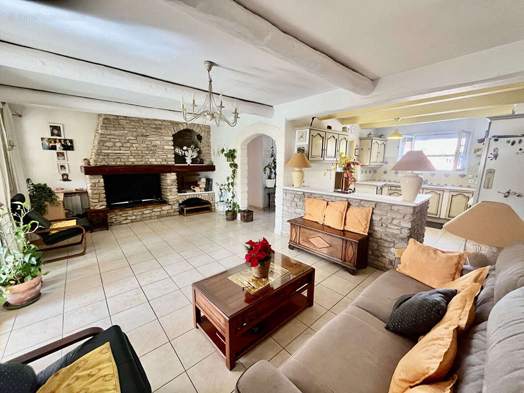 Maison à L'ISLE-SUR-LA-SORGUE