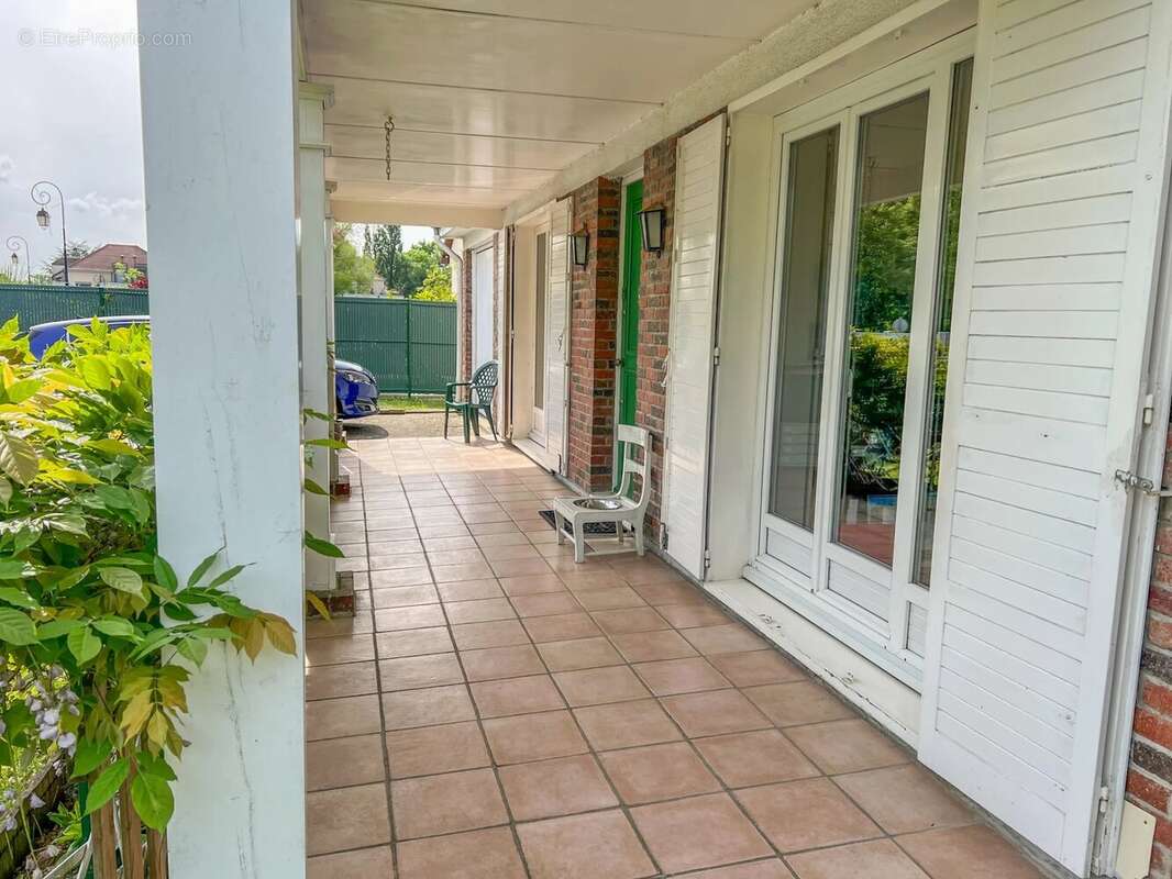 Maison à LE MESNIL-SAINT-DENIS