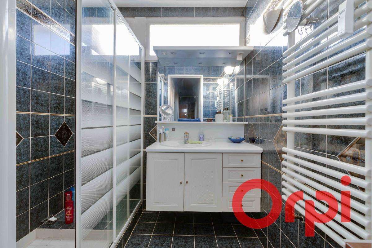 Appartement à LES PAVILLONS-SOUS-BOIS