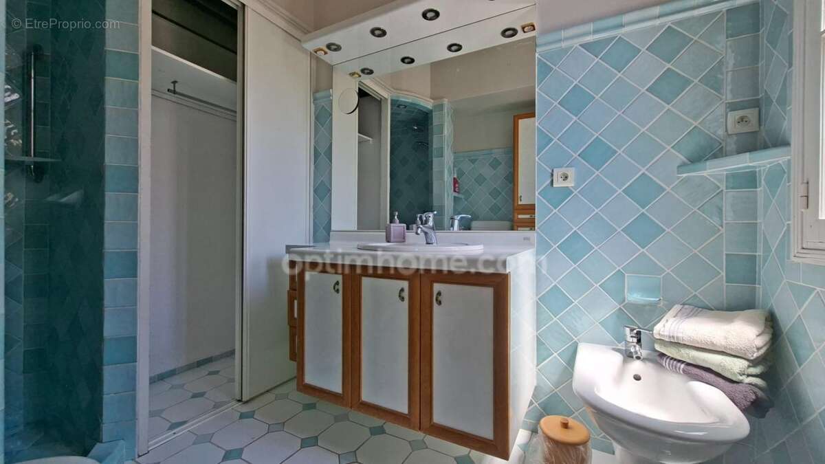 A vendre à Digne-les-Bains – Demeure de caractère des années 30 – 240 m² – 2 logements – Piscine – Garage - photo 14