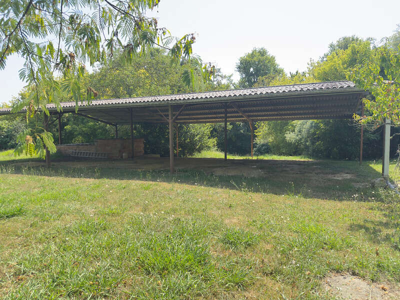 Maison de caractere 250 m2 habitables, garage en pierre 65 m2, hangar agricole 260 m2, jardin 5000 m2 - photo 5