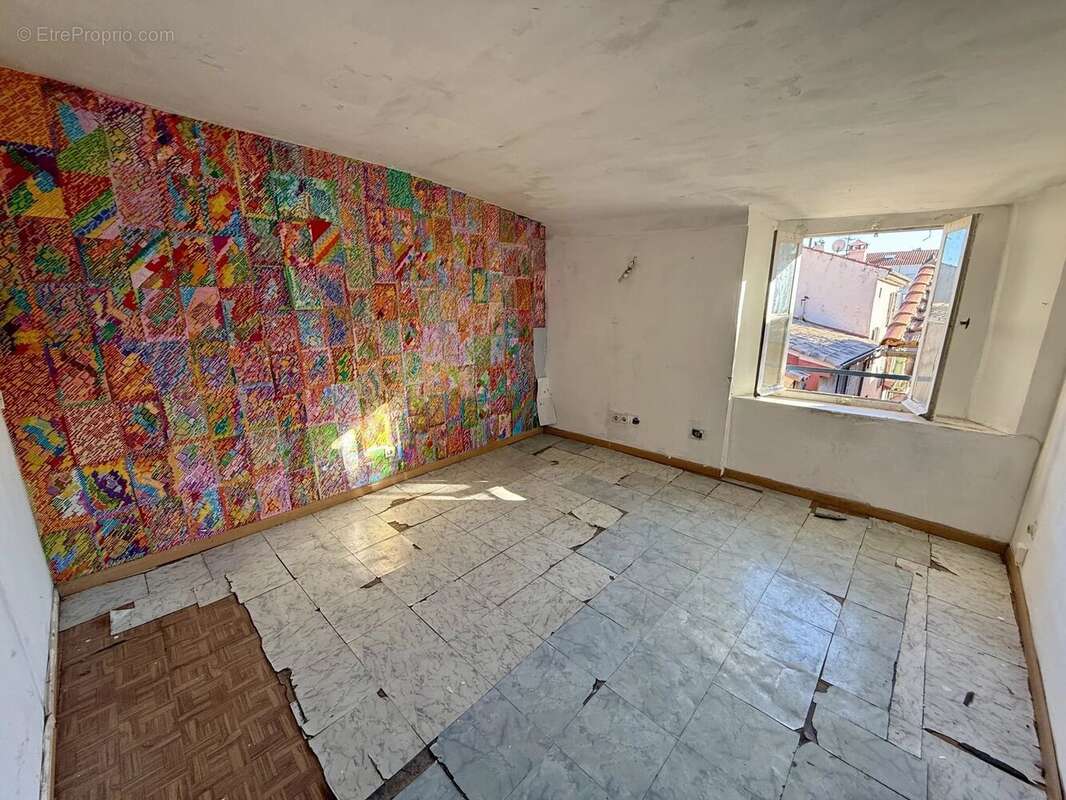 Appartement à SAINT-LAURENT-DU-VAR