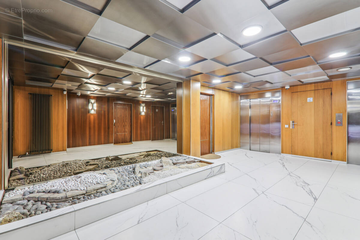 Appartement à PARIS-16E