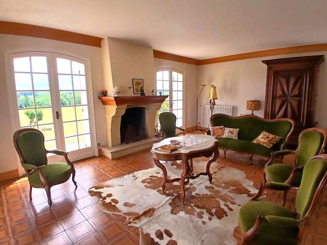 Maison à MONTGUYON