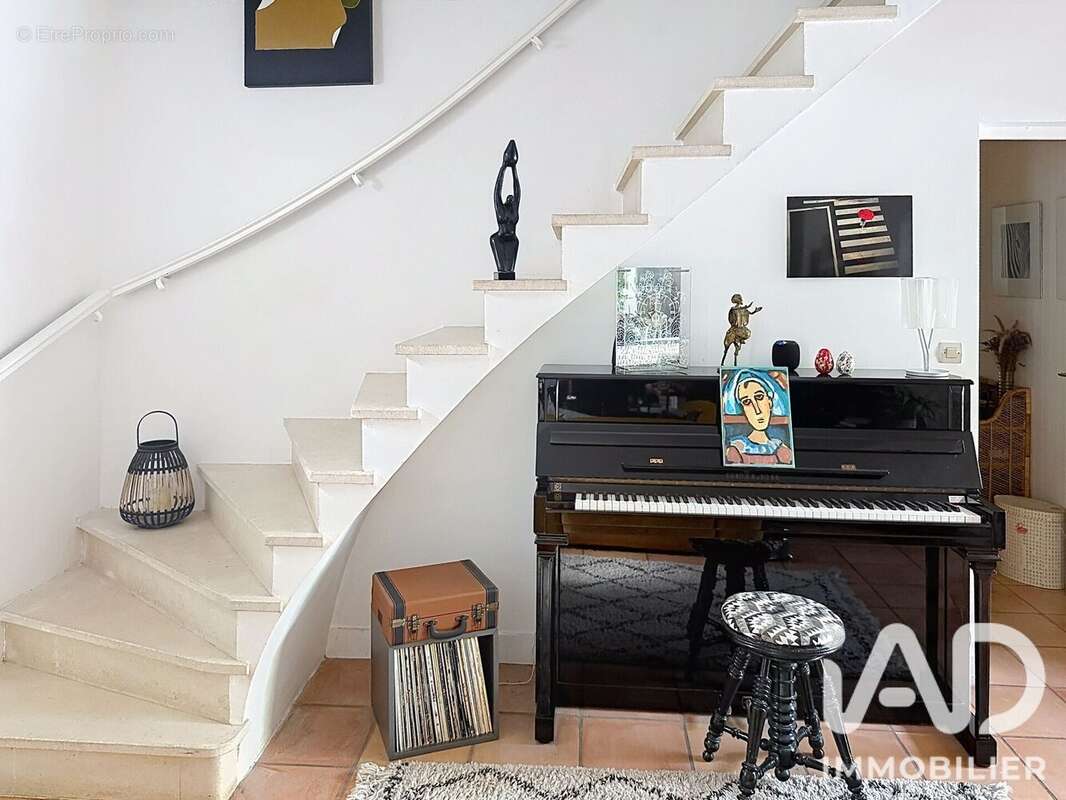 Maison 159 m² à Canejan  - photo 6