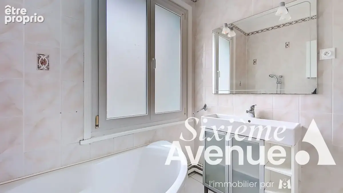 Givors centre  Grand T4 lumineux avec balcon, vue dégagée et cave de 28 m² - photo 11