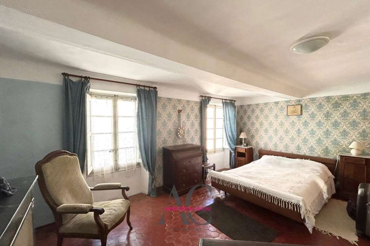 Maison à SAINTE-ANASTASIE-SUR-ISSOLE