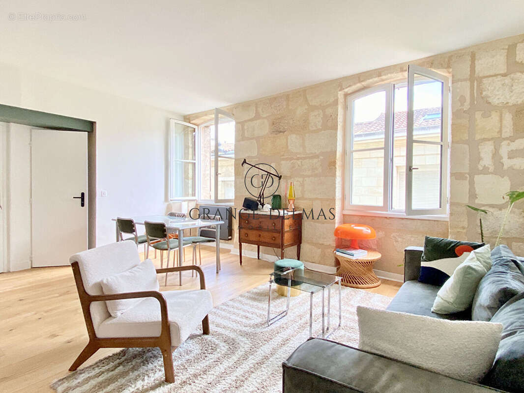 Appartement T3 entièrement rénové  avec cave - Immeuble en pierre - CHARTRONS - photo 3