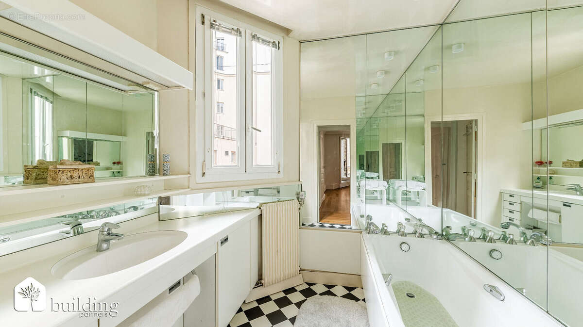 Arc de Triomphe Paris 17ème - Appartement 3 pièces 70 m² - photo 16