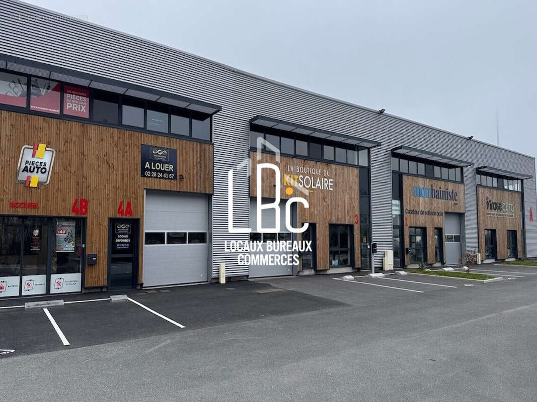 Commerce 253 m² à Basse-Goulaine  - photo 2