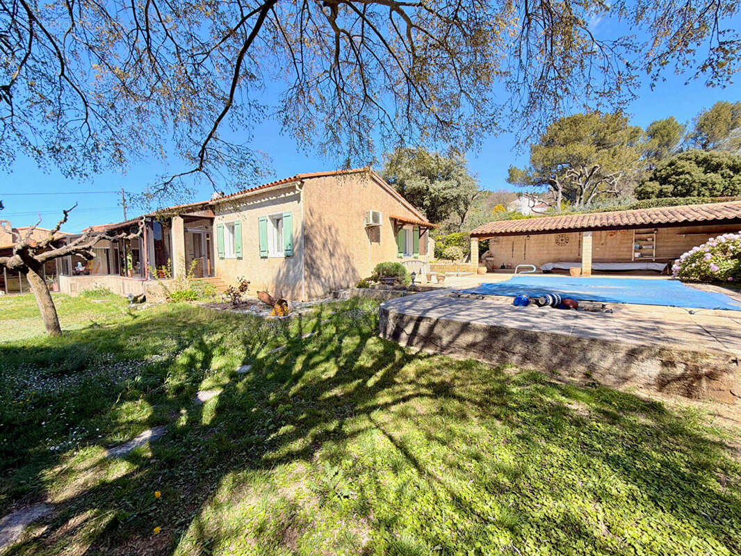 Maison à VILLELAURE