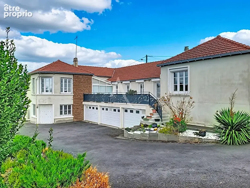 CHEMILLÉ - Maison de plain-pied - 6 chambres - 3 garages - Terrain 1 500 m² - photo 16