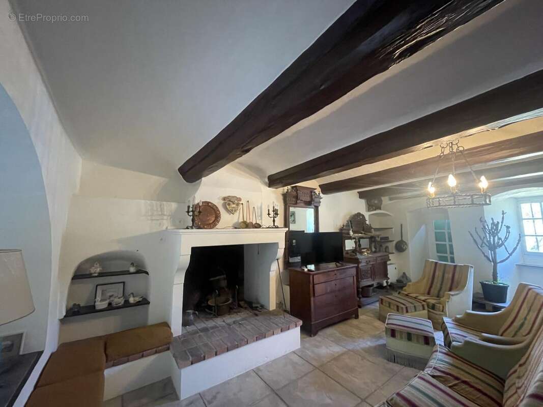 Maison à CHARMES-SUR-RHONE