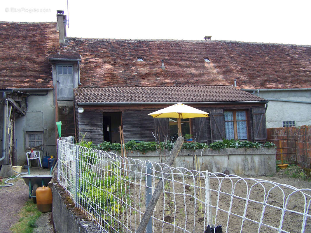 Maison à SAINT-SULPICE-LES-FEUILLES