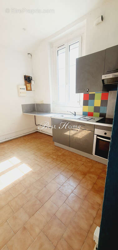 Vente Proche de la Maison carrée de Nîmes, dans immeuble bourgeois agréable appartement de type 2 en dernier é - photo 2