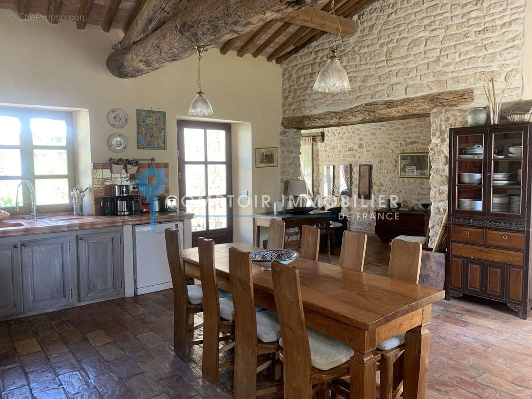 Belle et grande maison en pierres avec piscine - photo 8
