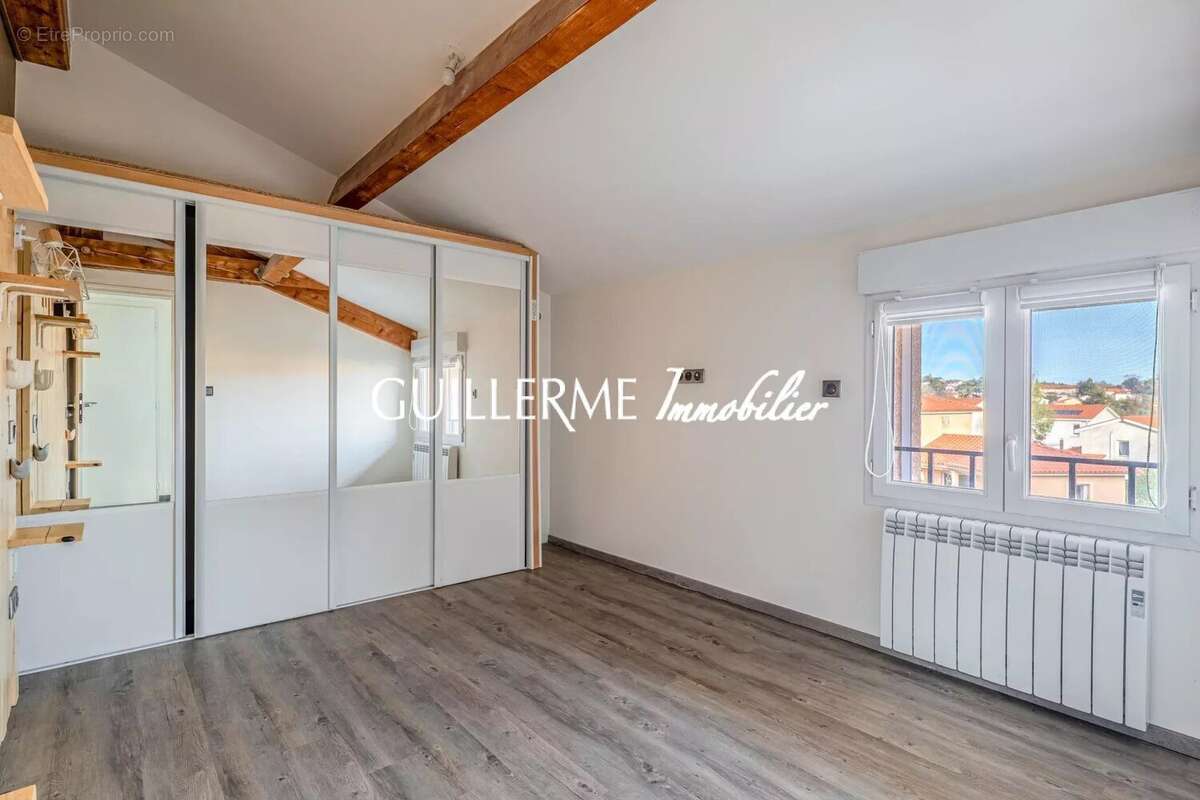 Appartement à GREZIEU-LA-VARENNE