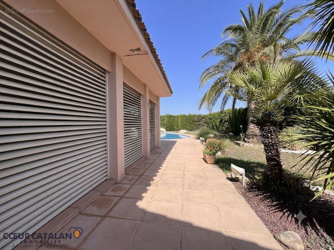TOULOUGES - Superbe propriété 280 m2 - Piscine & parc arboré - photo 5