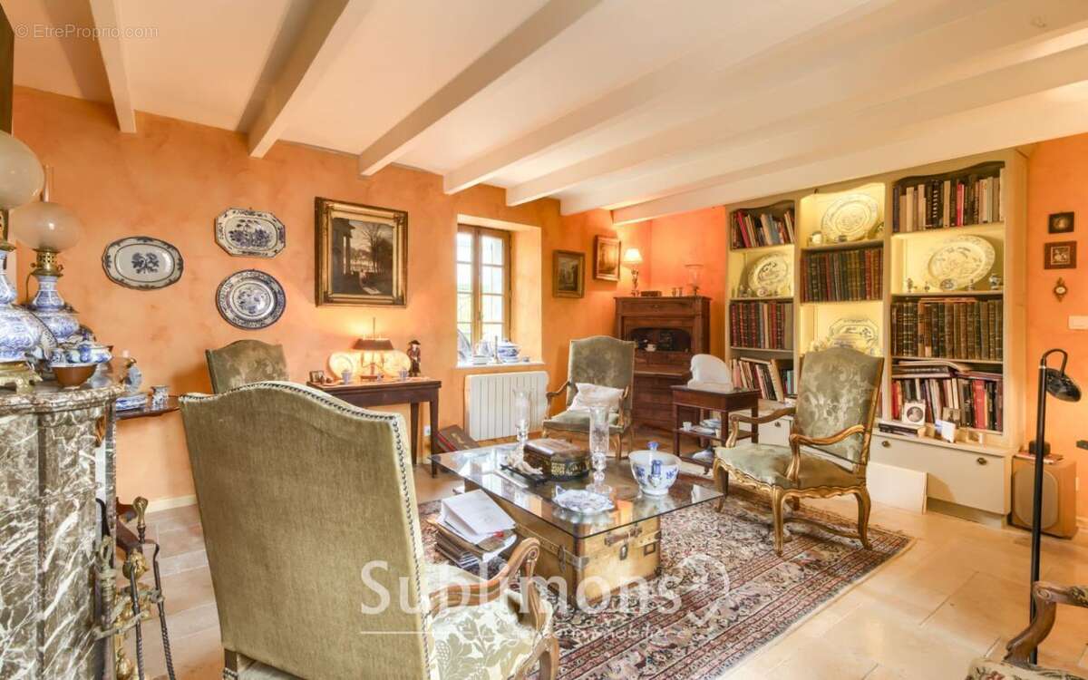 Maison à SAINT-MACAIRE-EN-MAUGES