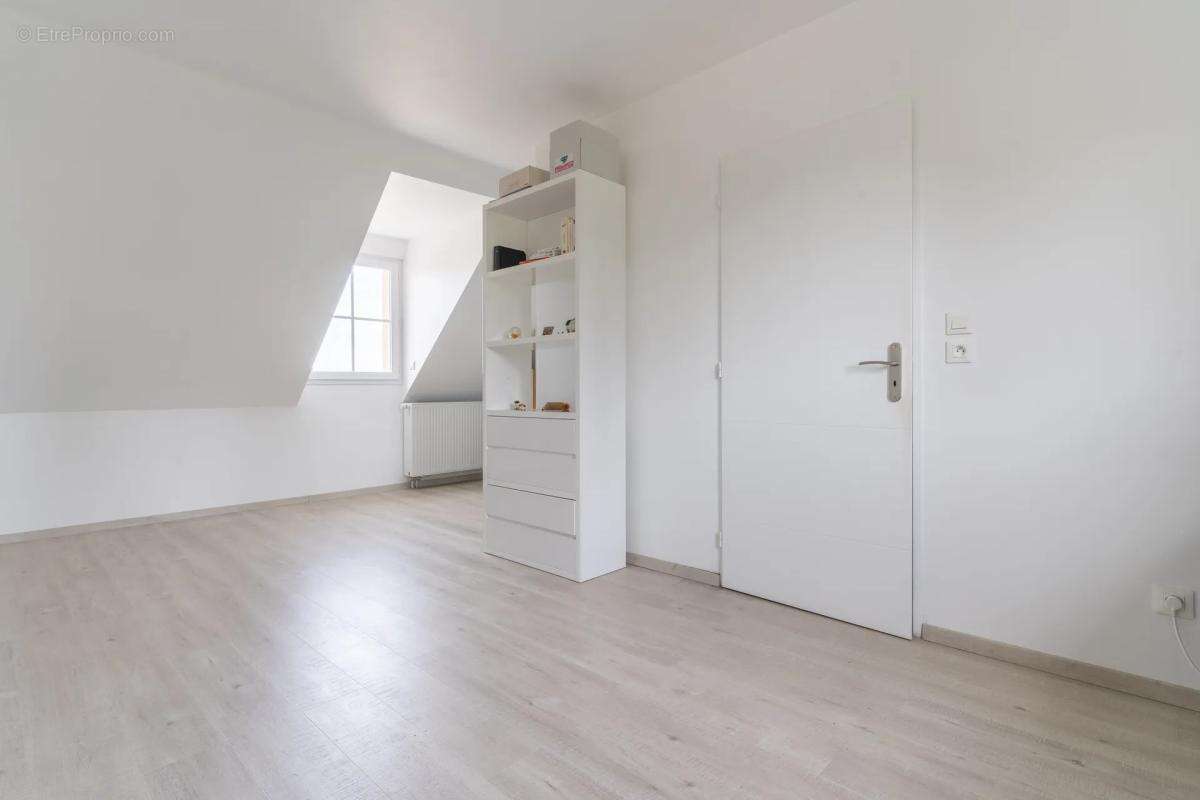 Maison à LES CLAYES-SOUS-BOIS