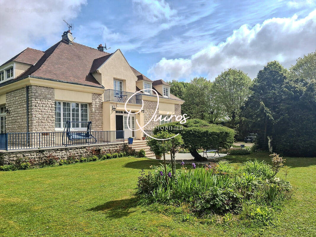 Maison à MONDONVILLE-SAINT-JEAN