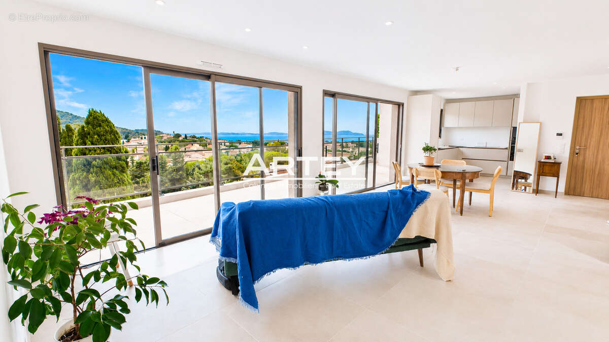 Photo Appartement à Carqueiranne au prix de 980 000€