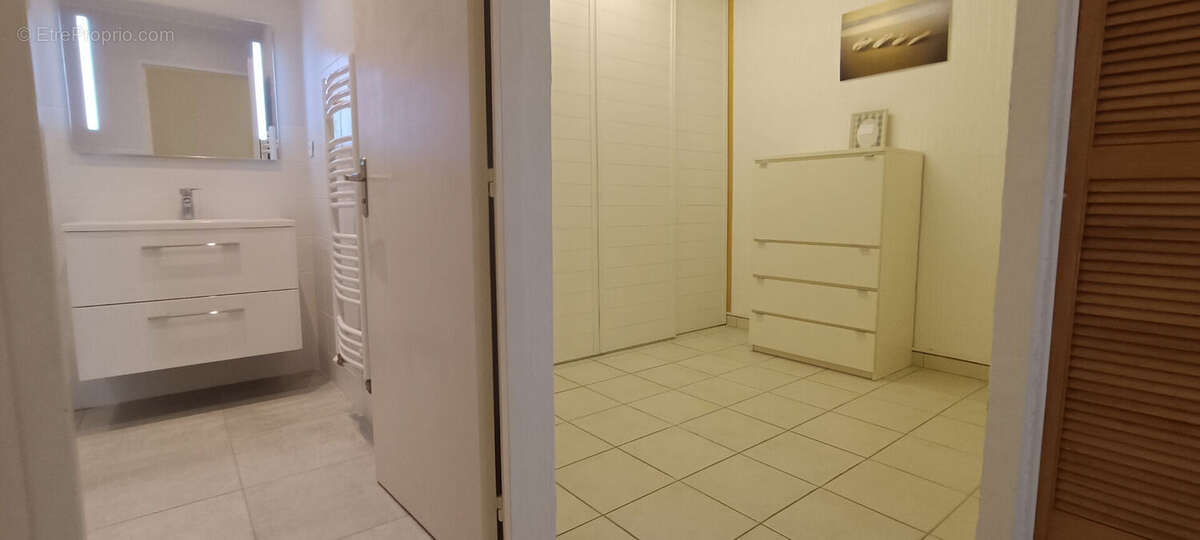 ** ** Proche Du Port ** Maison 4 pièces avec 3 Chambres ** Terrasse 77m² ** (83430) SAINT -MANDRIER SUR MER** - photo 13