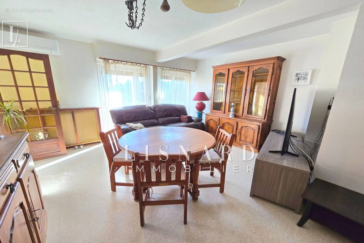 Appartement à VALLAURIS