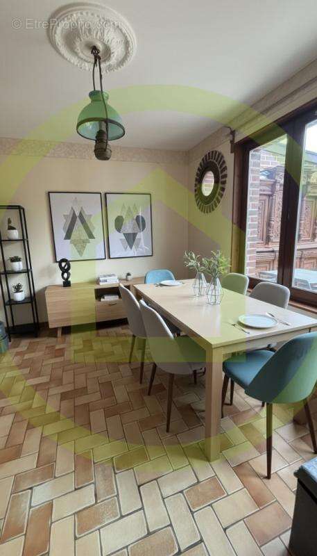 Maison à CREVECOEUR-LE-GRAND