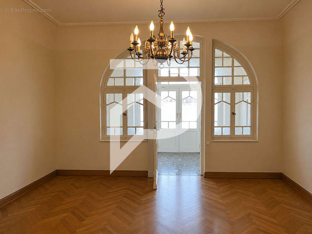 Maison de caractère 9 pièces 322 m² au centre ville de Sarrebourg. - photo 4