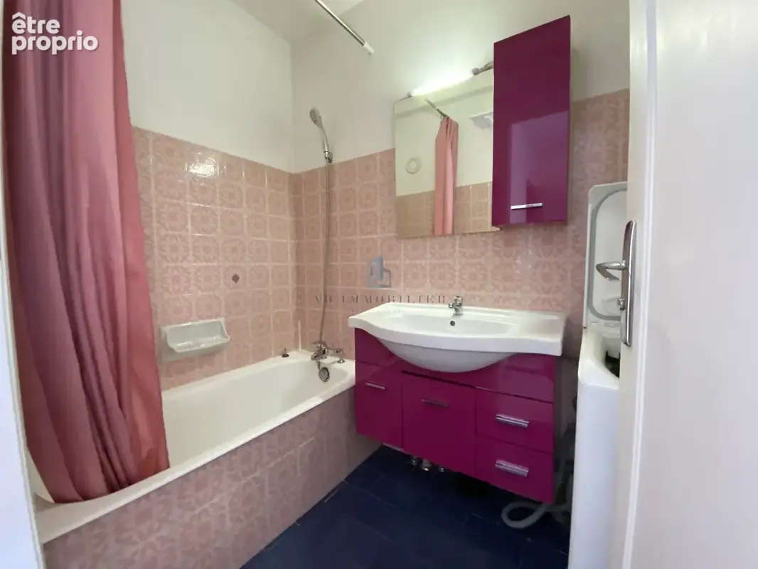 Menton gare routiere - studio  - 19.41 m2 + balcon - parking prive - photo 2