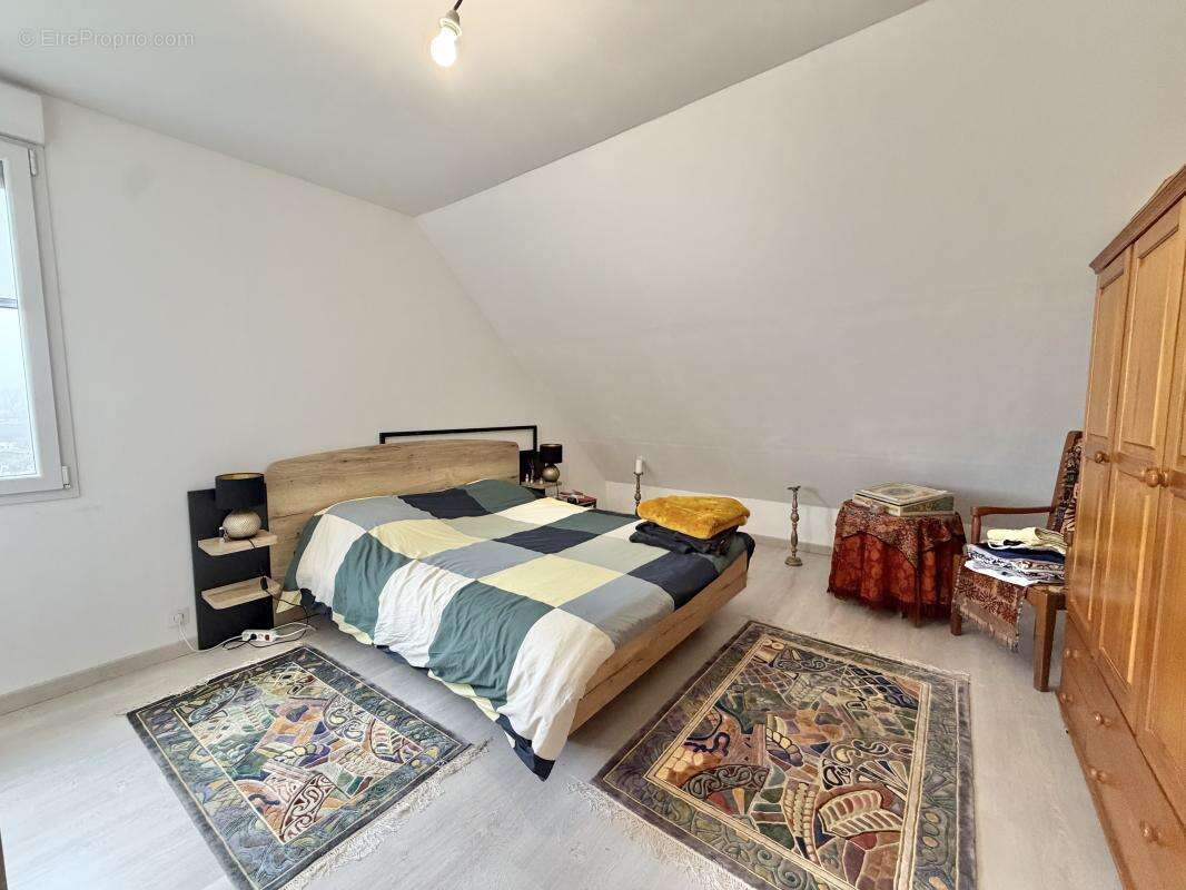 Maison à COURS-LES-BARRES