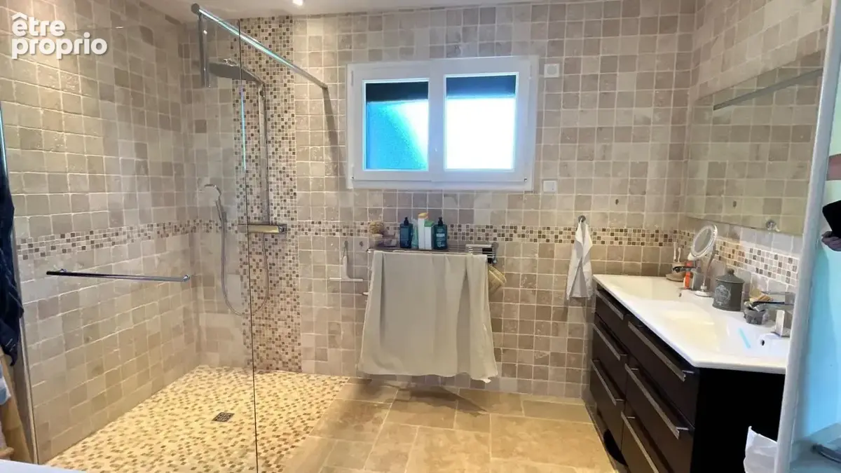 Maison familiale de 6 pièces avec véranda, sous-sol, spa de nage et jacuzzi, à 8 minutes de Bourg - photo 8
