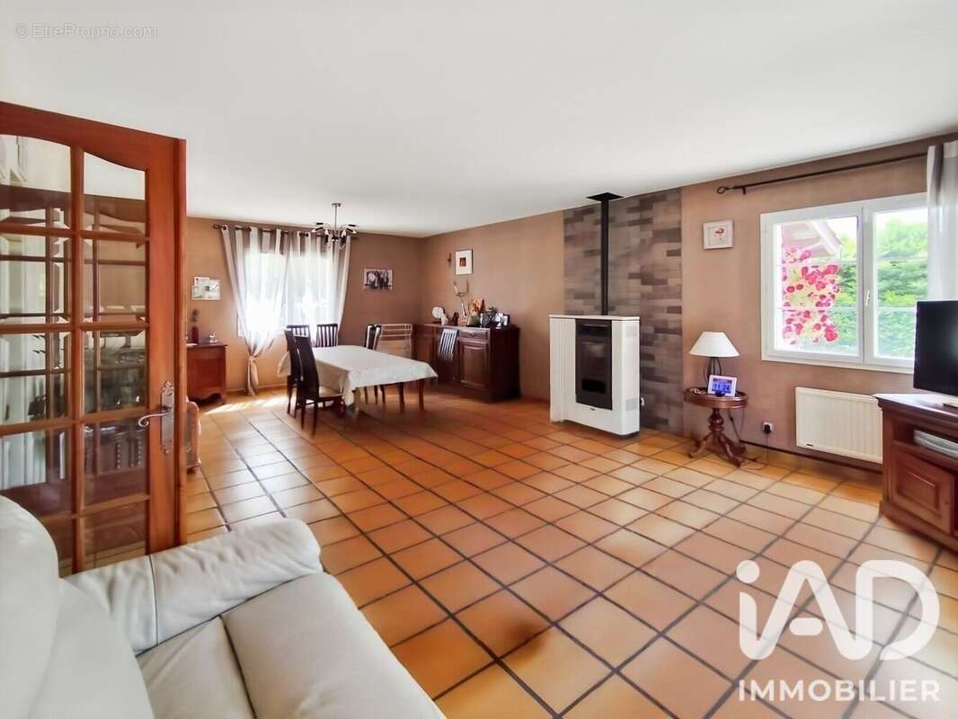 Maison 147 m² à Montrond-Les-Bains  - photo 6