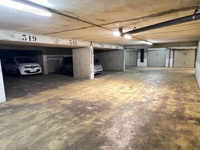 Parking à PARIS-12E