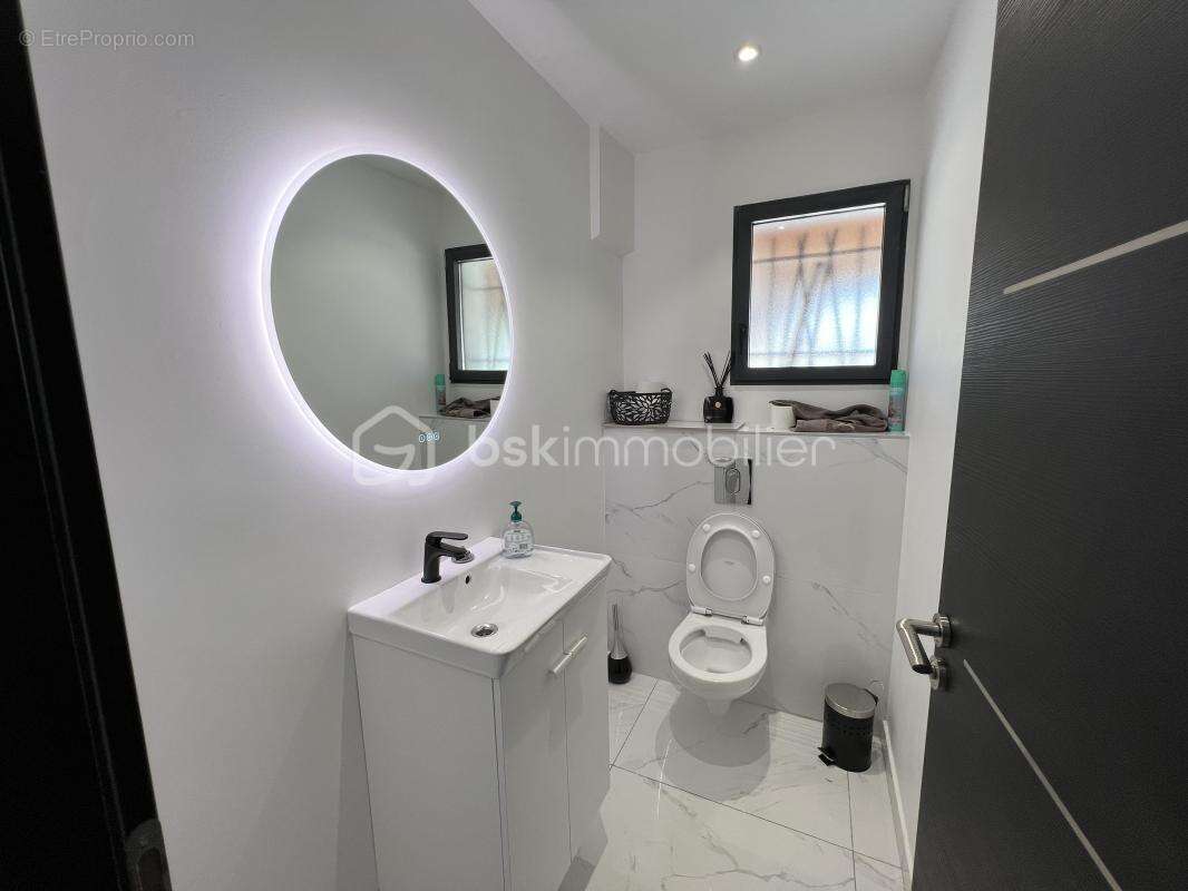 Maison à SAINT-MITRE-LES-REMPARTS