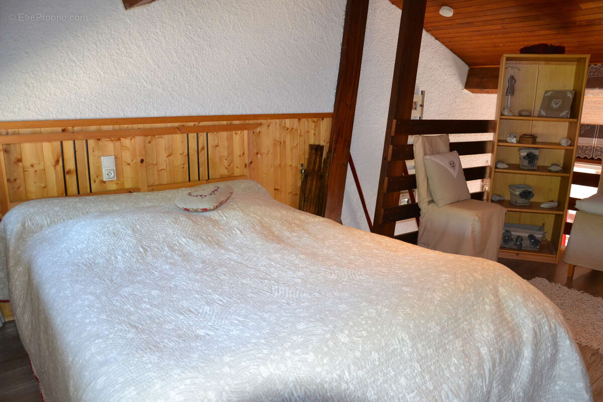 Agréable T2 en duplex de 33 m2 au sol avec terrasse, jardin privatif et parking - photo 7
