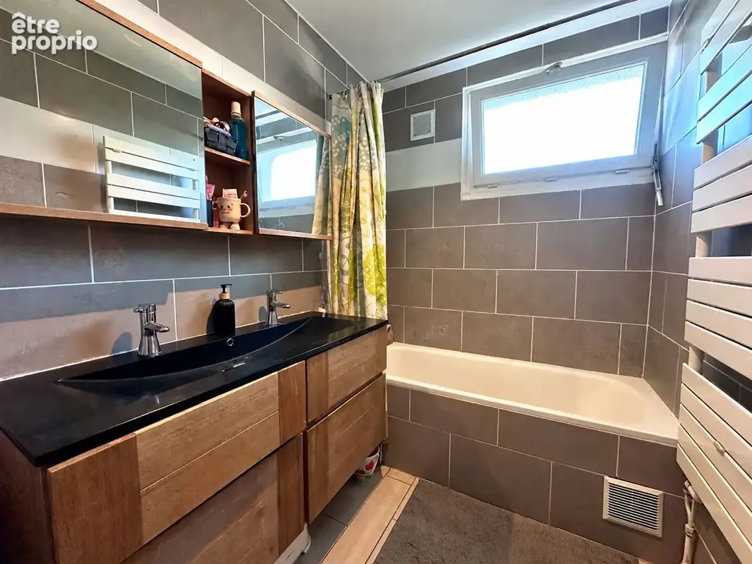 FEYZIN- Appartement T4 - spacieux et rénové - photo 8