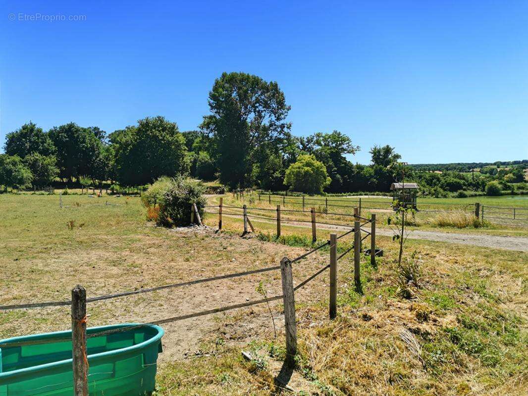 Domaine agricole & équestre de 15 hectares  À proximité de Saint-Amand-Montrond - photo 12
