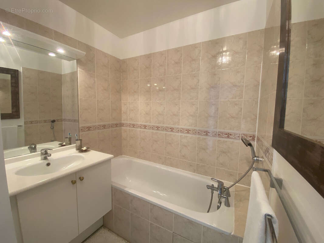 Appartement à COURBEVOIE