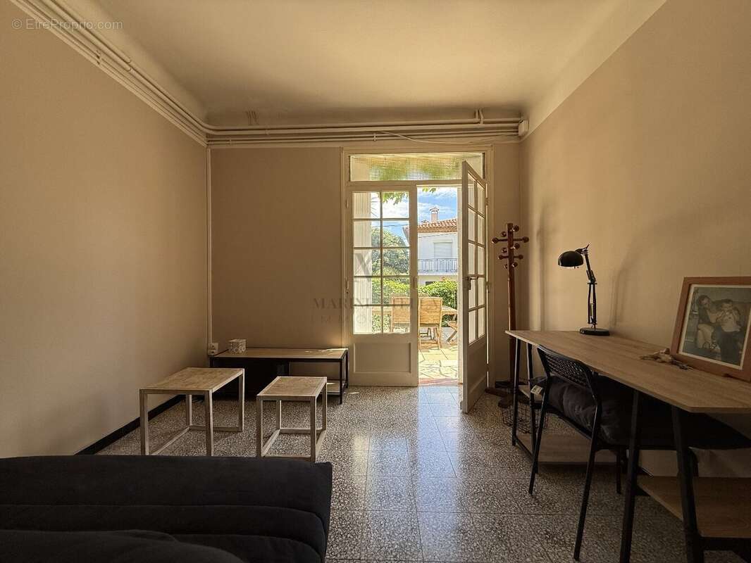 Maison en trois faces sur deux niveaux avec Garage. - photo 7