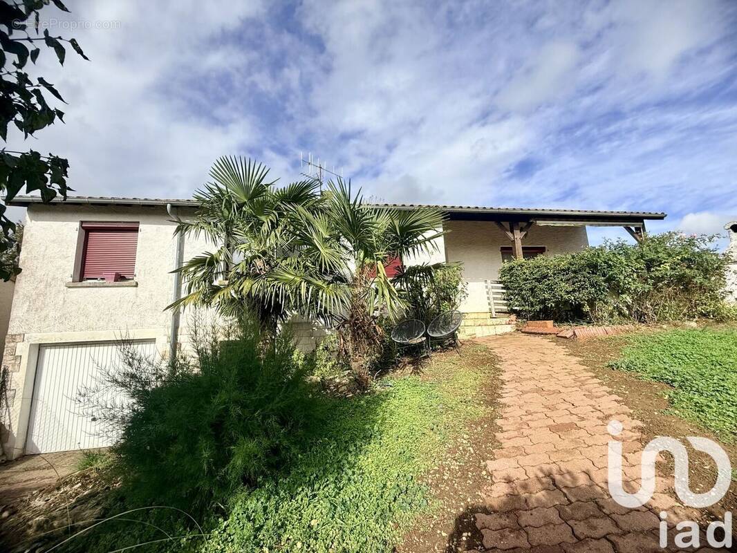 Photo 1 - Maison à LA VILLEDIEU-DU-CLAIN