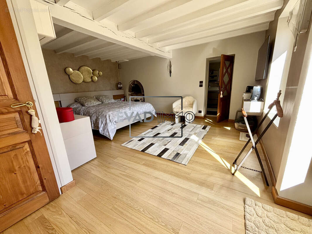 Maison à SAINT-BONNET-LES-OULES