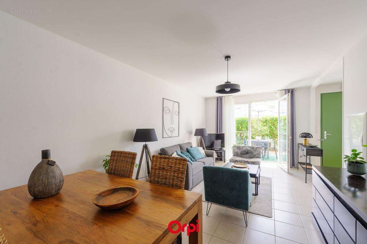 Appartement T3 avec vaste terrasse, 2 parkings privés et cave - photo 3