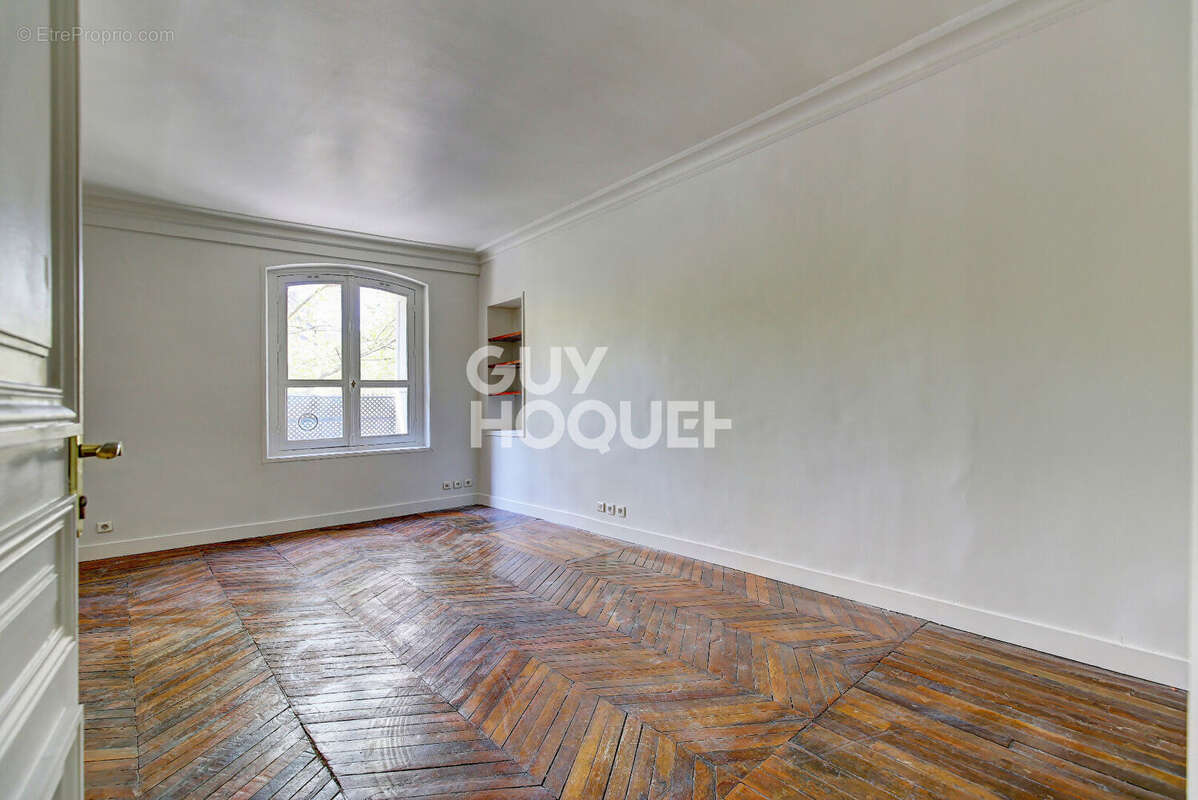 Appartement à PARIS-16E