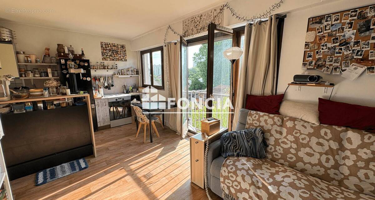 Appartement à FRESNES