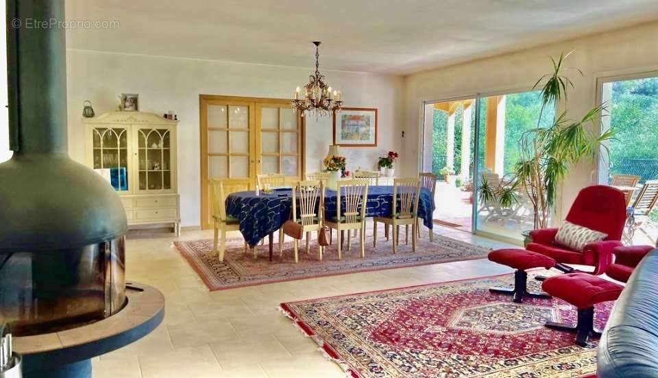 Maison à VILLELONGUE-DELS-MONTS