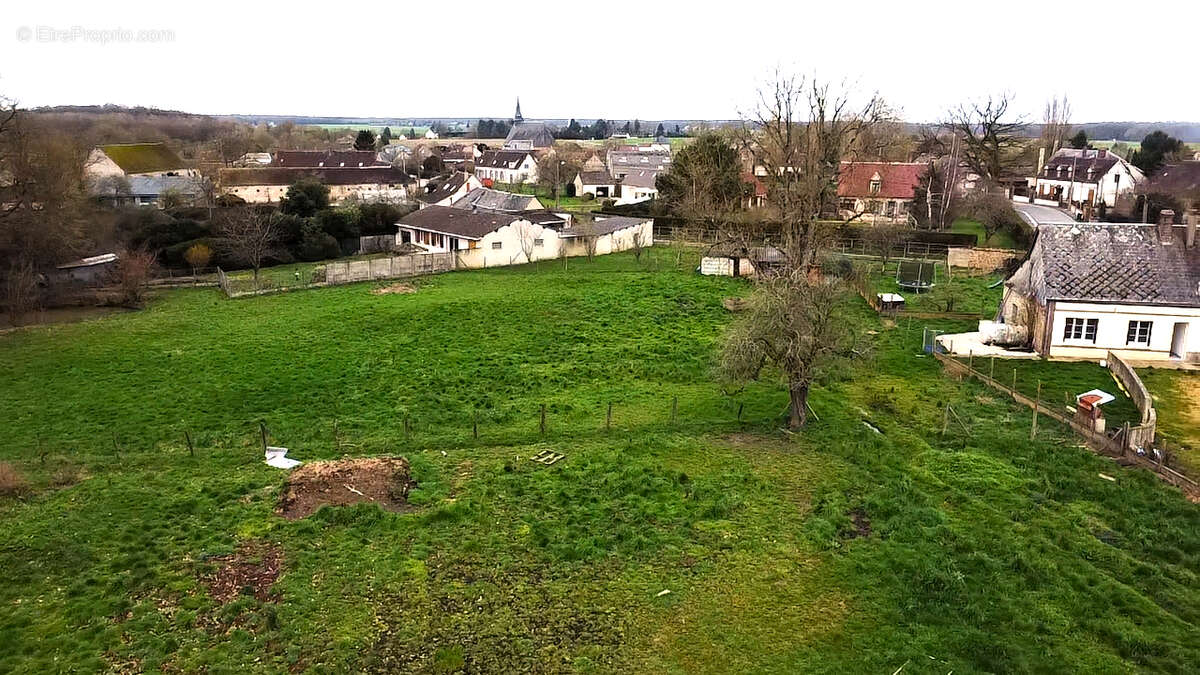 Maison à LES CORVEES-LES-YYS